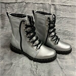 Sorel - Lennox Lace Boots - Pure Silver Black - Size 6 - New in Box. Never Worn.
